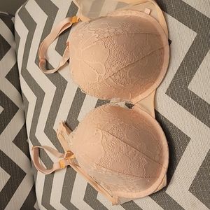 Victoria's Secret lace pink 40C bra